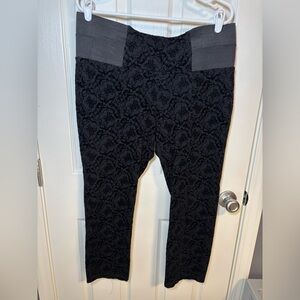Black skinny leggings with raised black trim with stretchy waist-large